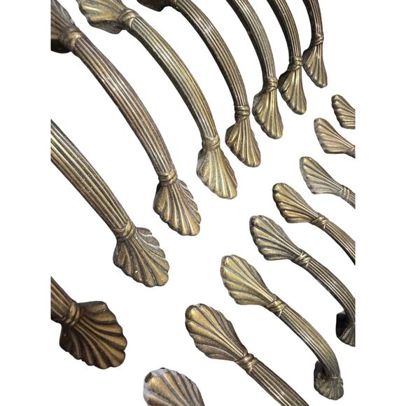 Amerock Vintage Brass Hardware Scallop Shell #1333 16 Piece Set - Picture 1 of 8